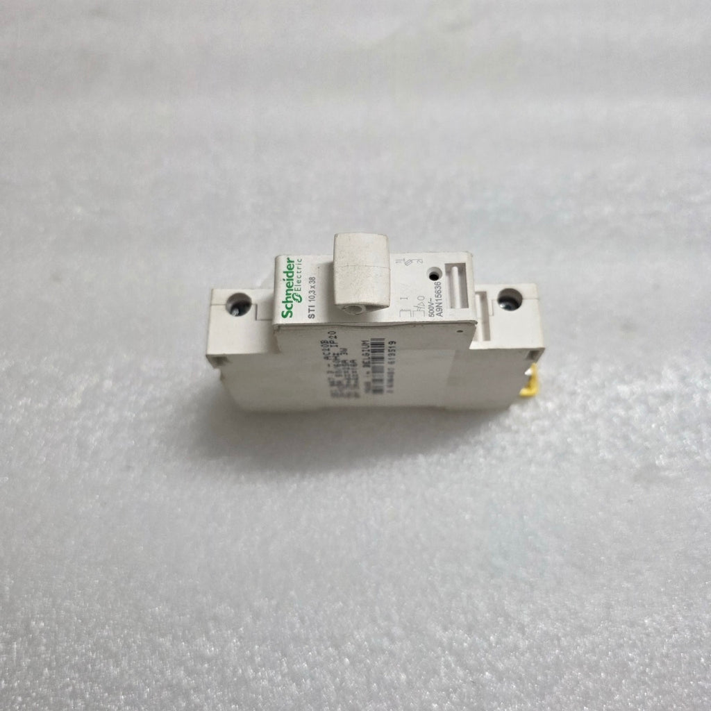 LOT OF 2 X A9N15636 FUSE SWITCH DISCONNECTOR X LOT OF 2