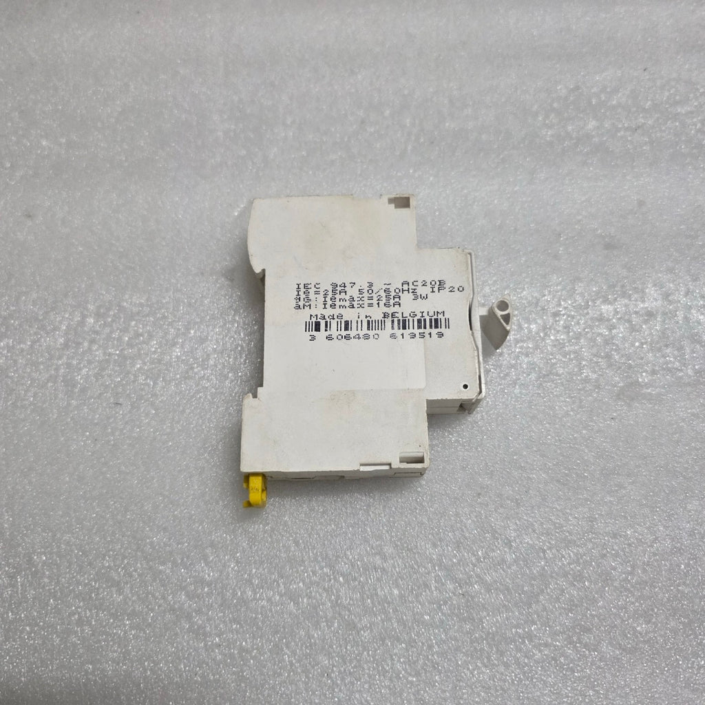 LOT OF 2 X A9N15636 FUSE SWITCH DISCONNECTOR X LOT OF 2