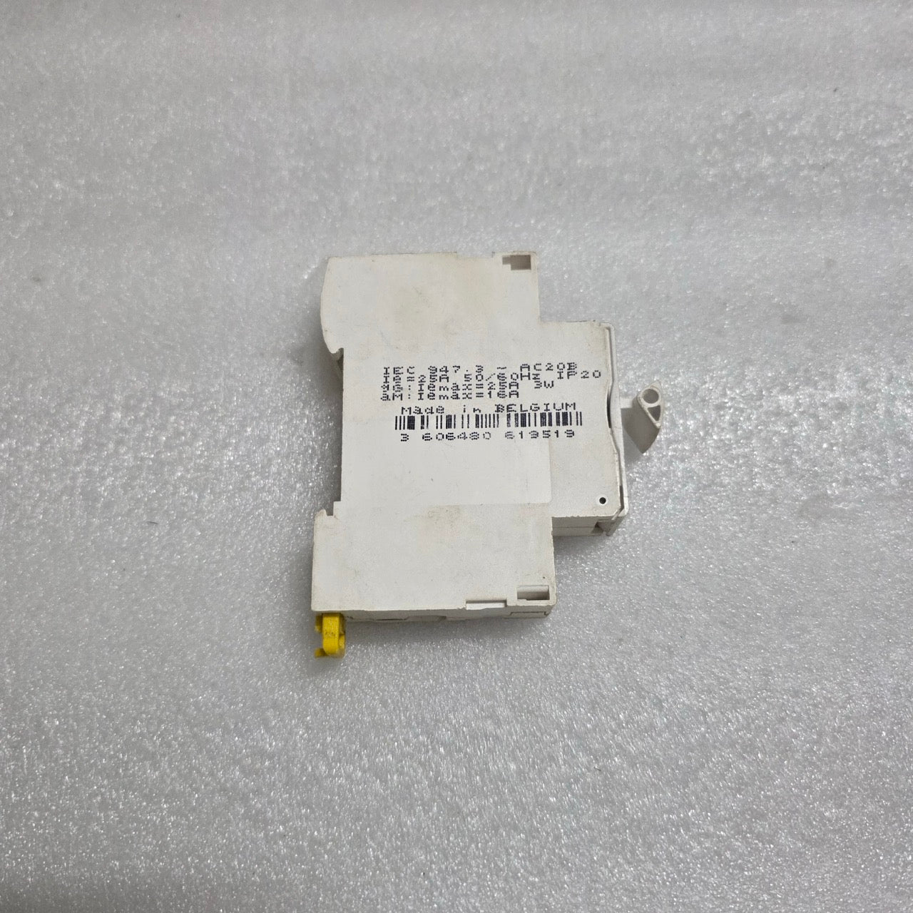 LOT OF 2 X A9N15636 FUSE SWITCH DISCONNECTOR X LOT OF 2