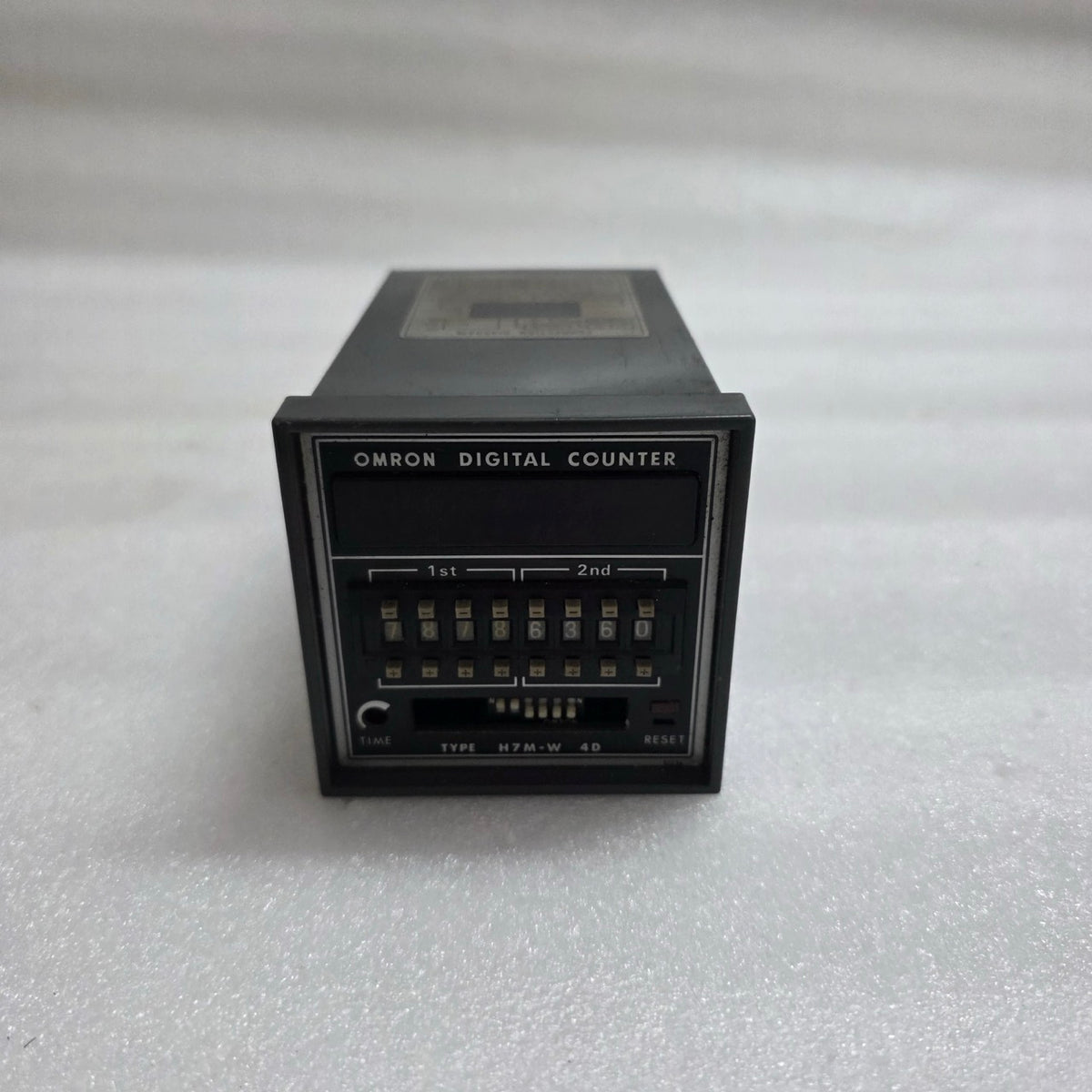 OMRON H7M-W 4D DIGITAL COUNTER / TIMER 100/200 VAC