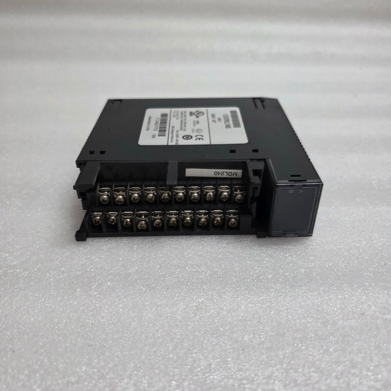 GE FANUC IC693MDL240G 120 V AC DISCRETE INPUT MODULE