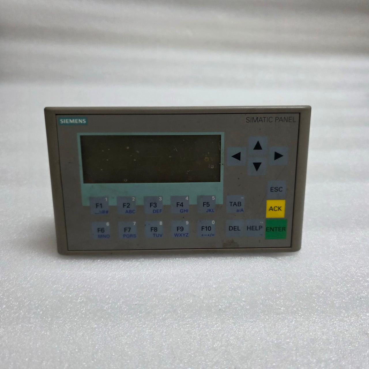 SIEMENS AG KP300 BASIC MONO 6AV6 647-0AH11-3AX0 BASIC PANEL KEY OPERATION HMI 24