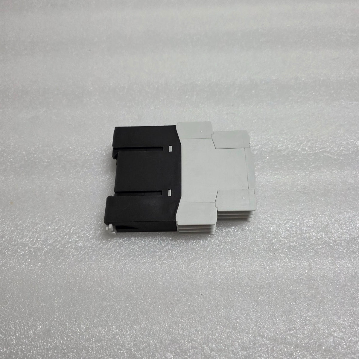 EATON EMT6 THERMISTOR OVERLOAD RELAY 066166 24-240V AC/DC