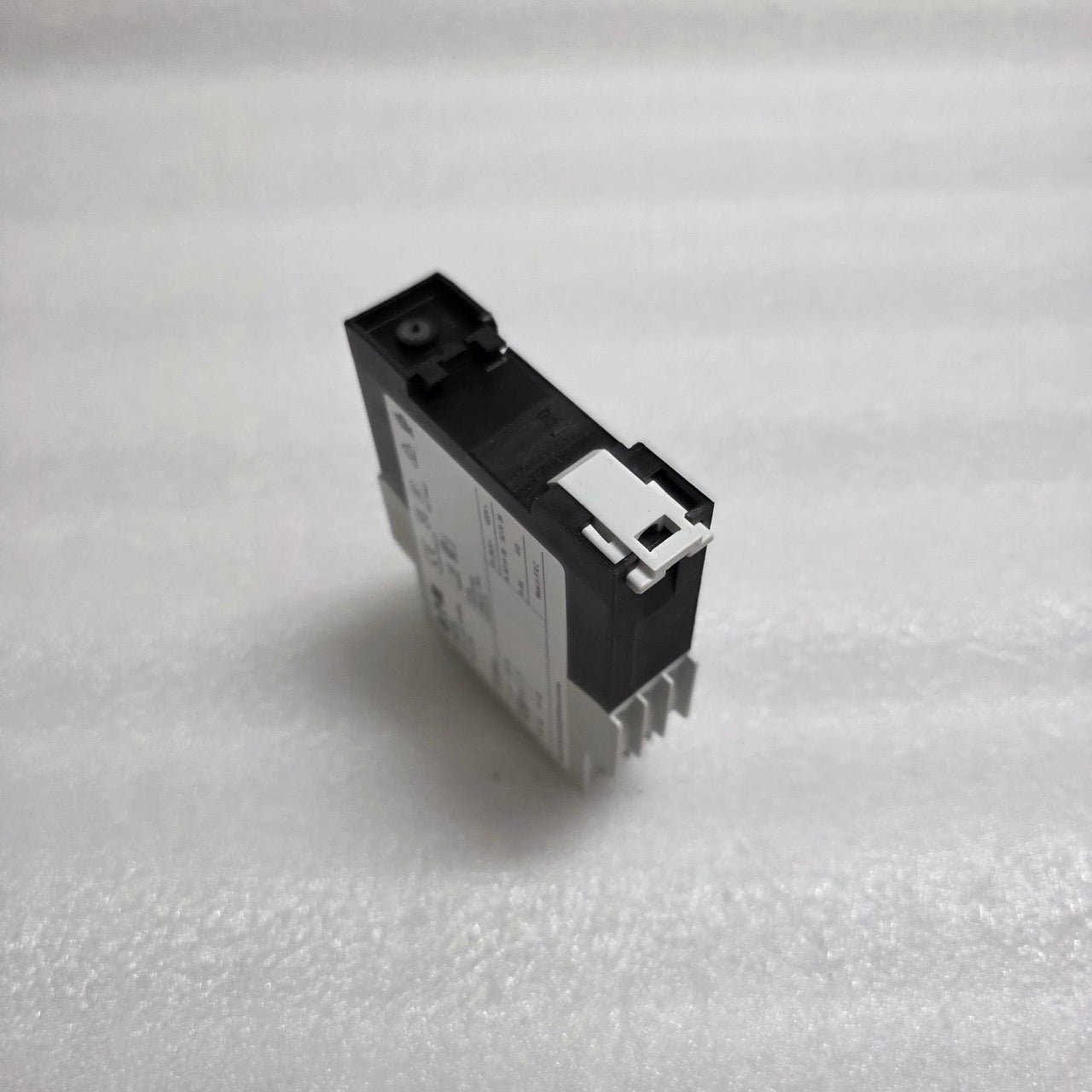 EATON EMT6 THERMISTOR OVERLOAD RELAY 066166 24-240V AC/DC