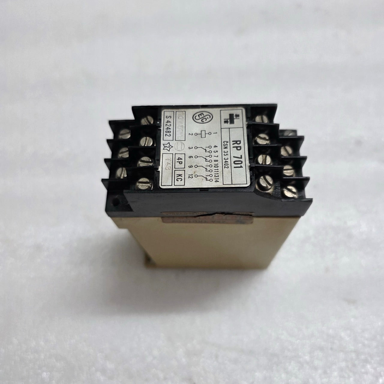 ZPA TRUTNOV RP 701 INDUSTRIAL CONTROL RELAY CSN 35 3402 110V AC