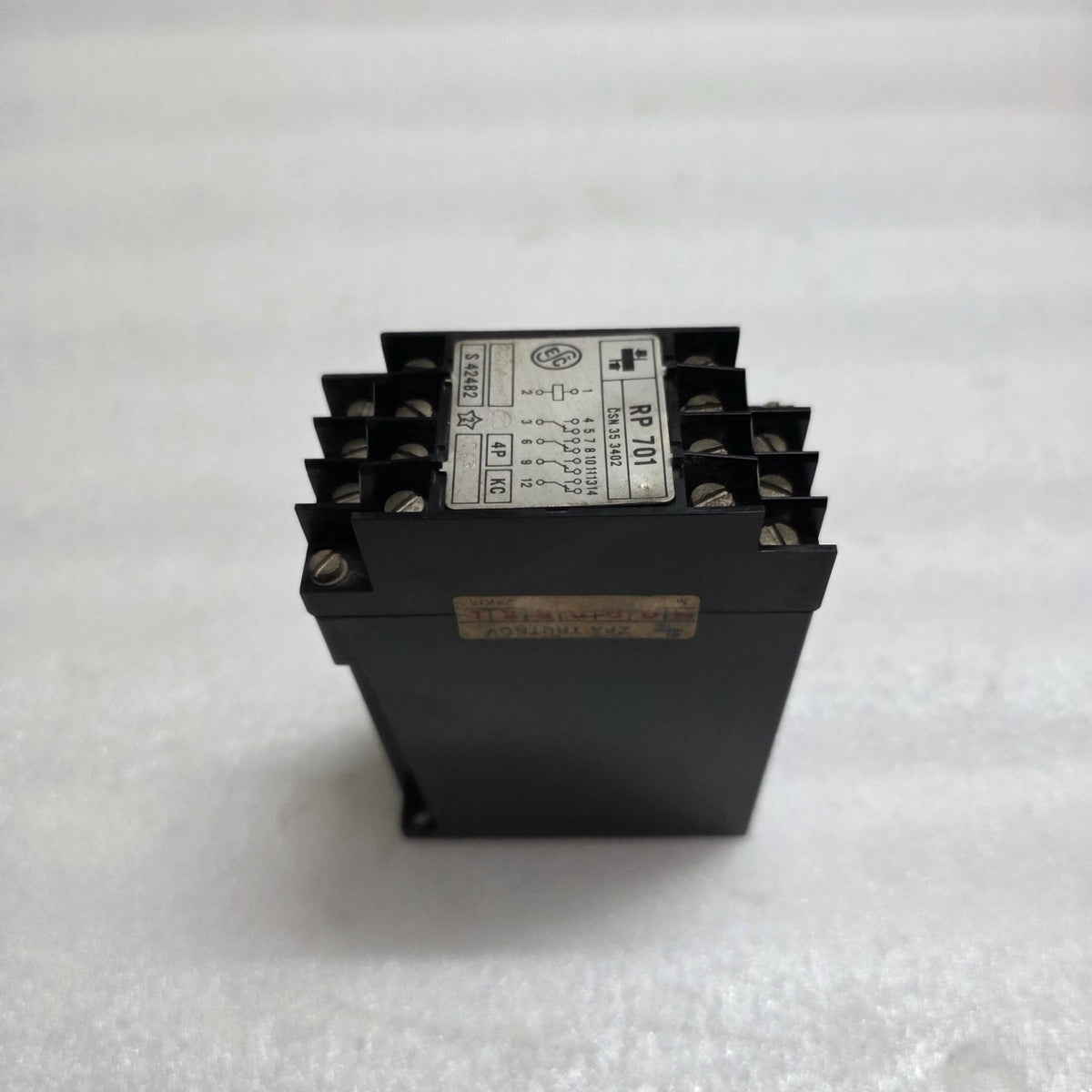 ZPA TRUTNOV RP 701 INDUSTRIAL CONTROL RELAY CSN 35 3402 220V AC