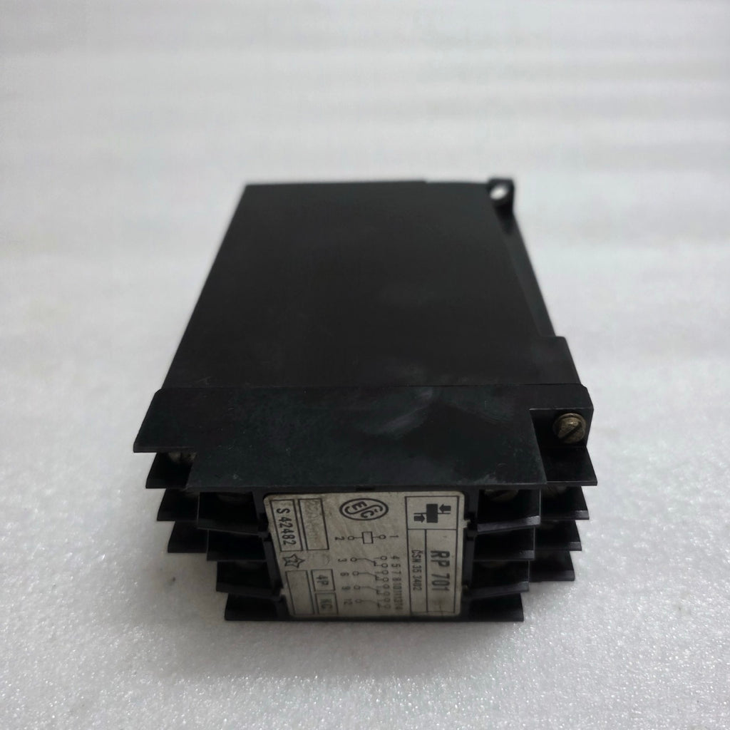 ZPA TRUTNOV RP 701 INDUSTRIAL CONTROL RELAY CSN 35 3402 220V AC