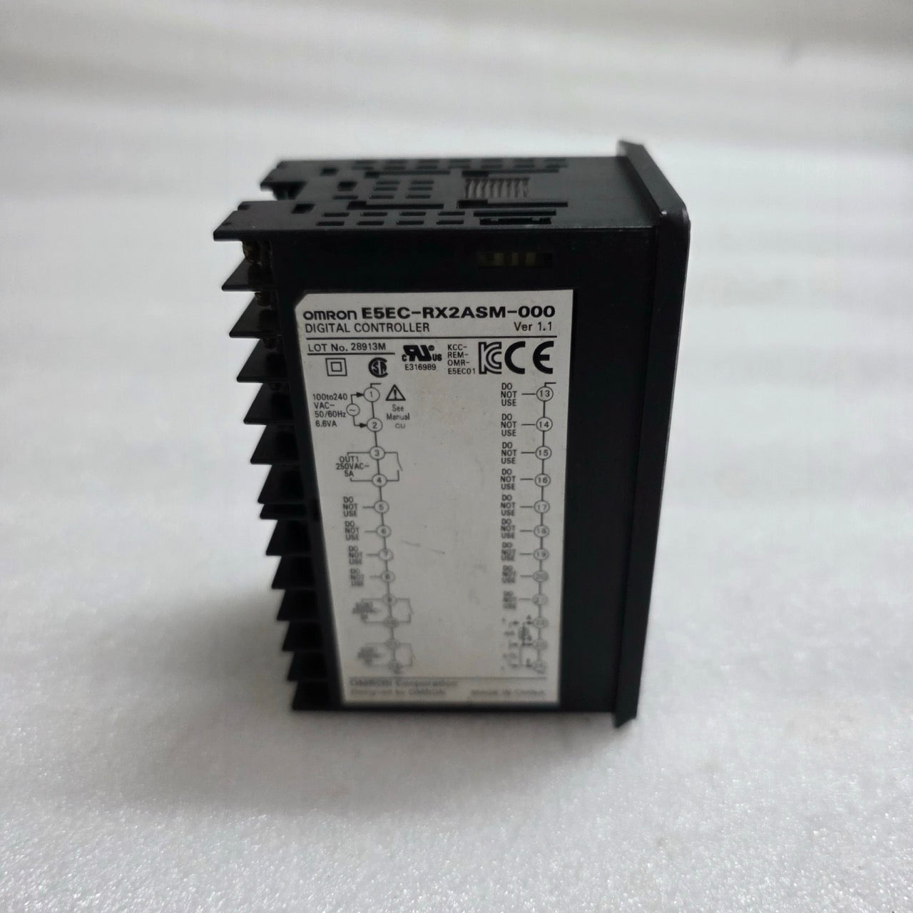 OMRON E5EC-RX2ASM-000 DIGITAL TEMPERATURE CONTROLLER 100-240V