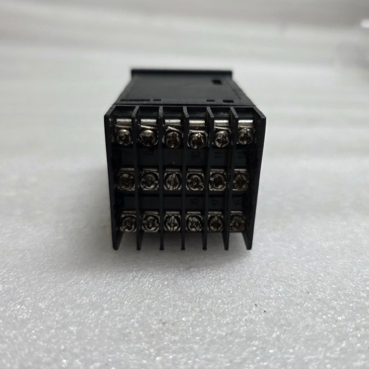 HANGZHOU HONCEN HC2221 DIGITAL DUAL-DISPLAY TEMPERATURE AND HUMIDITY CONTROLLER