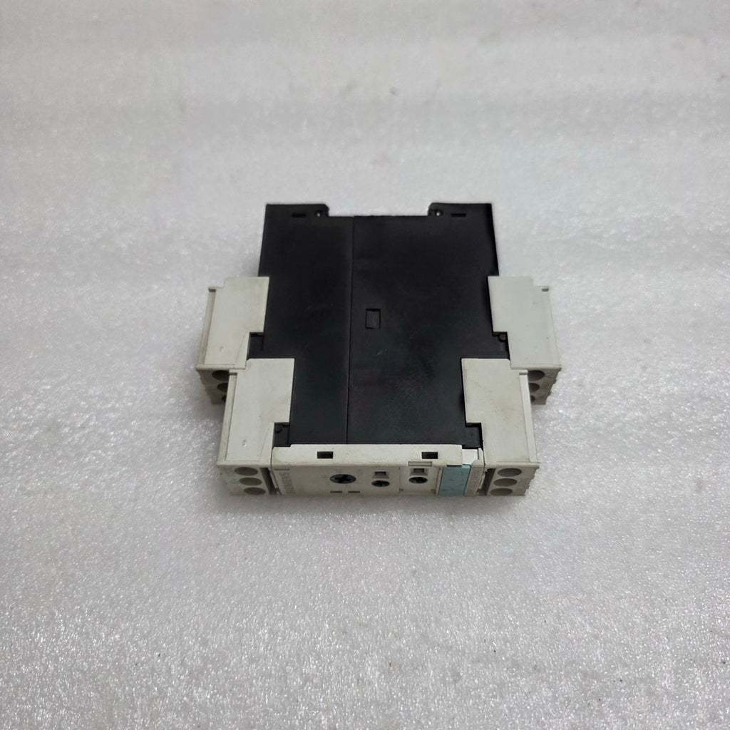 SIEMENS 3RP1505-1BP30 MULTIFUNCTION ELECTRONIC TIME RELAY 24 VAC-DC/200–240 VAC