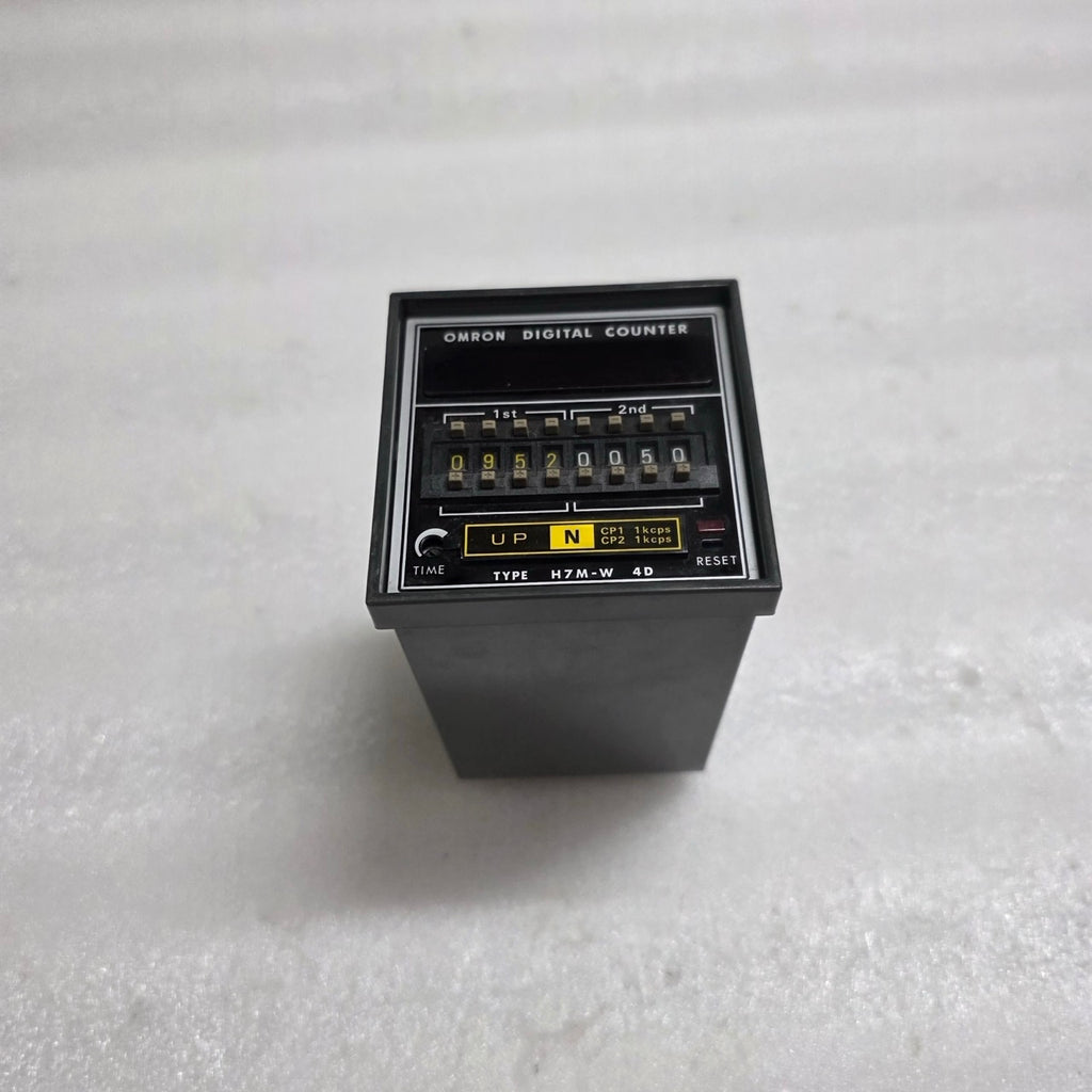 OMRON H7M-W 4D DIGITAL COUNTER 110/220 VAC