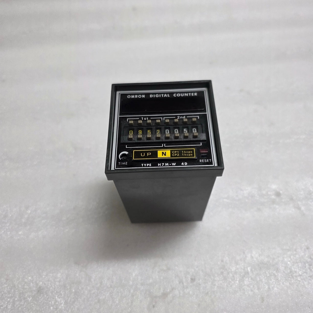 OMRON H7M-W 4D DIGITAL COUNTER 110/220 VAC