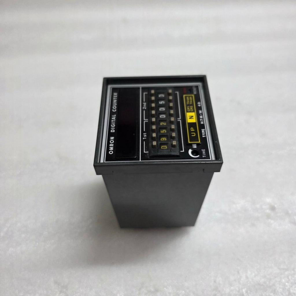 OMRON H7M-W 4D DIGITAL COUNTER 110/220 VAC