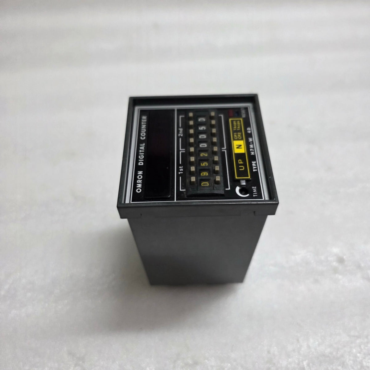OMRON H7M-W 4D DIGITAL COUNTER 110/220 VAC