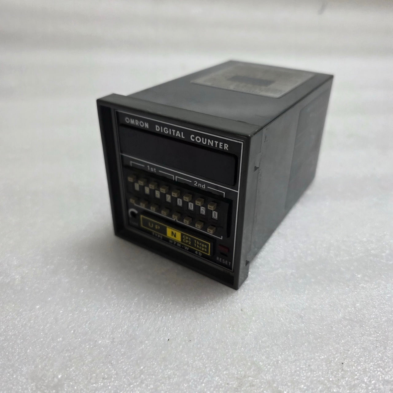 OMRON H7M-W 4D DIGITAL COUNTER 110/220 VAC
