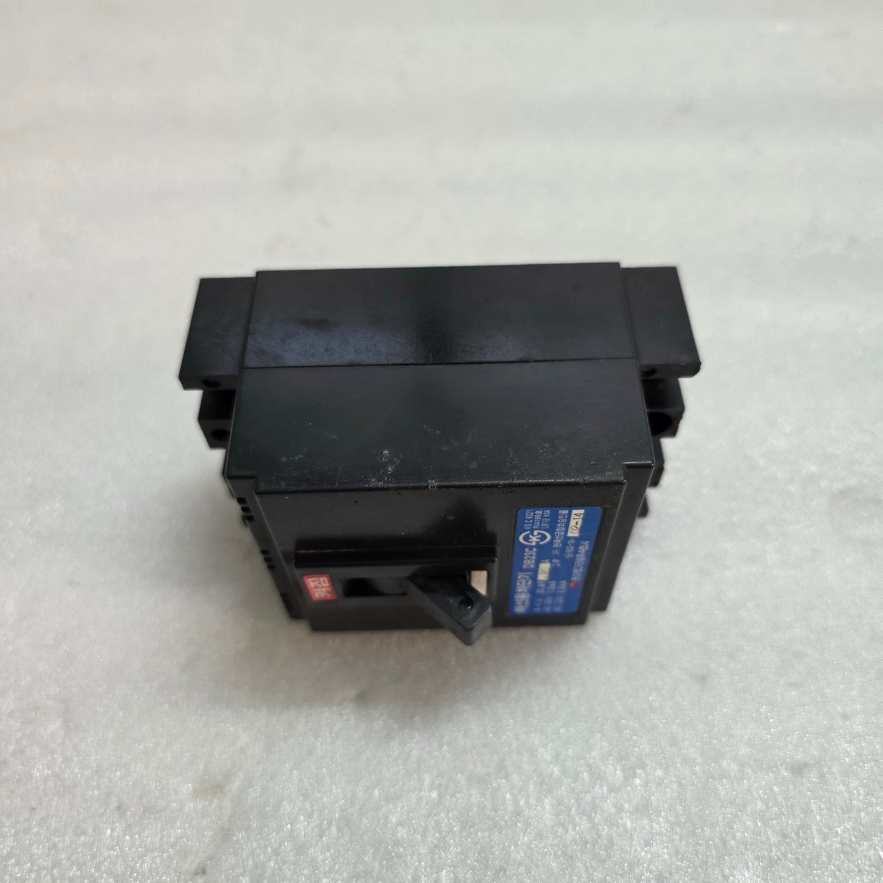 DONG-A ELECTRIC DB23C 3-POLE MOLDED CASE CIRCUIT BREAKER