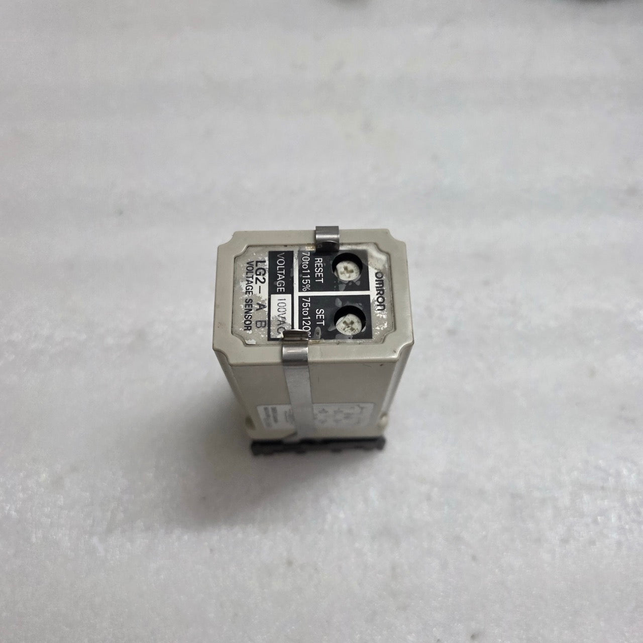 OMRON LG2-AB VOLTAGE SENSOR / VOLTAGE DETECTION RELAY 100V