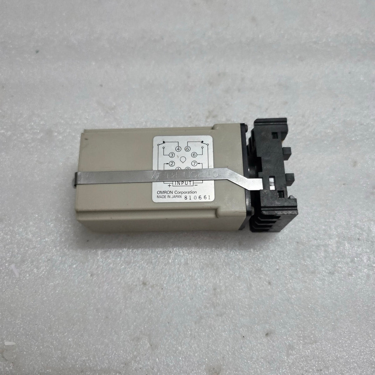 OMRON LG2-AB VOLTAGE SENSOR / VOLTAGE DETECTION RELAY 100V