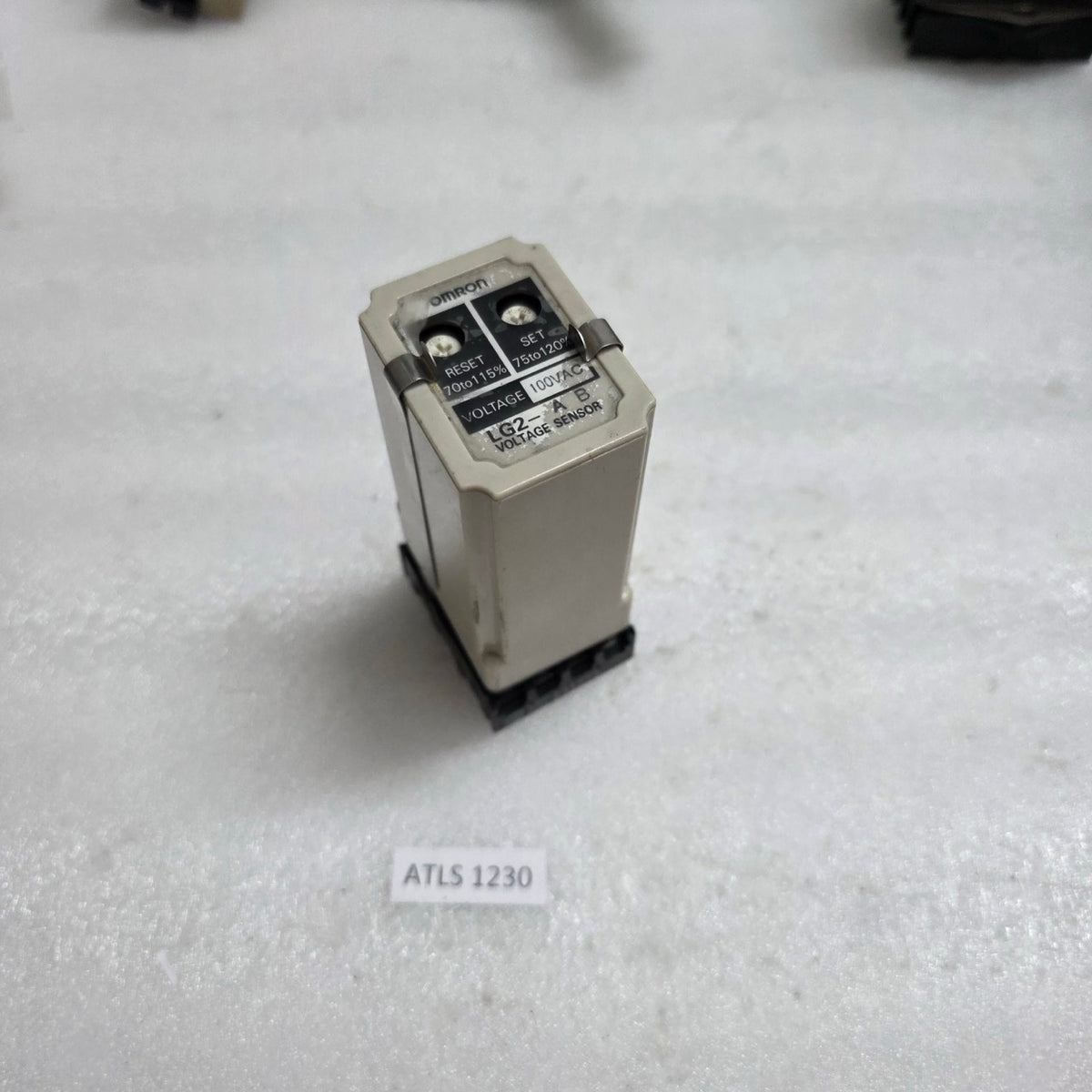OMRON LG2-AB VOLTAGE SENSOR / VOLTAGE DETECTION RELAY 100V