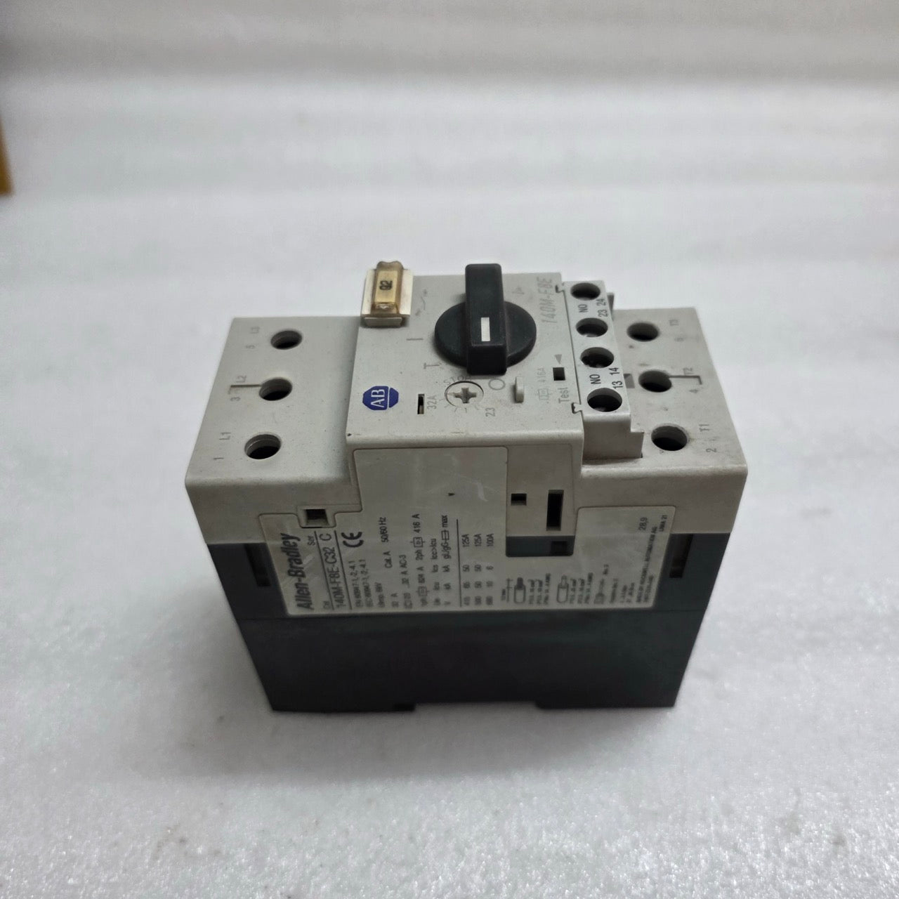ALLEN-BRADLEY CAT 140M-F8E-C32 SER C MOTOR PROTECTION CIRCUIT BREAKER 23-32A