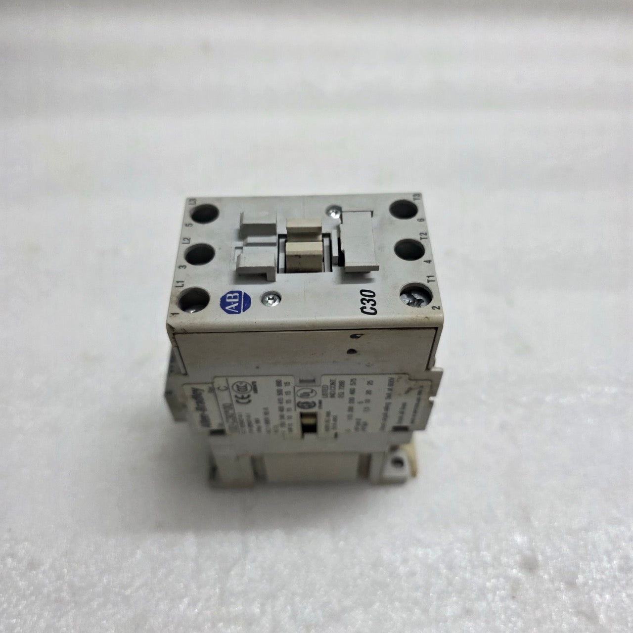ALLEN-BRADLEY CAT 100-C30-00 SER C CONTACTOR COIL VOLTAGE 24V AC