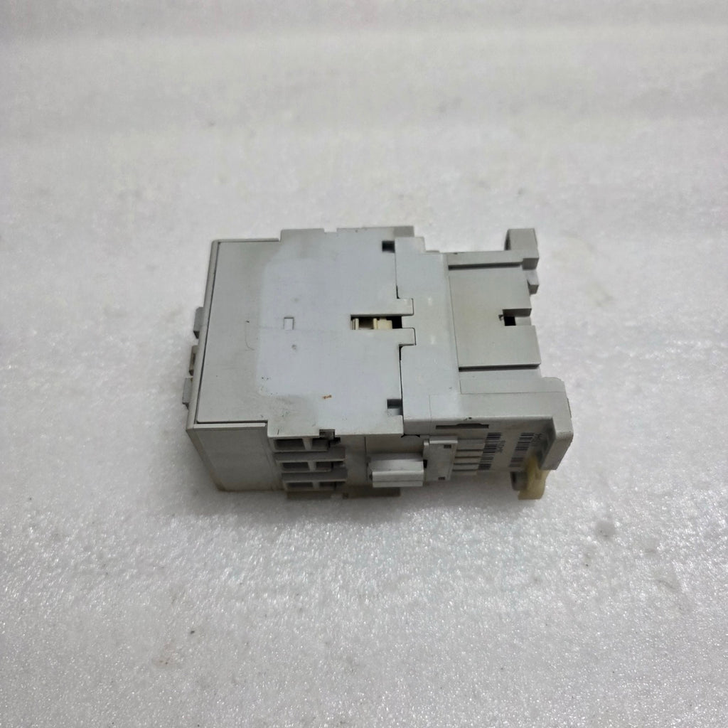 ALLEN-BRADLEY CAT 100-C30-00 SER C CONTACTOR COIL VOLTAGE 24V AC