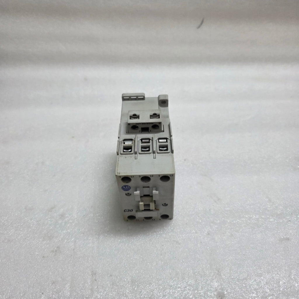 ALLEN-BRADLEY CAT 100-C30-00 SER C CONTACTOR COIL VOLTAGE 24V AC