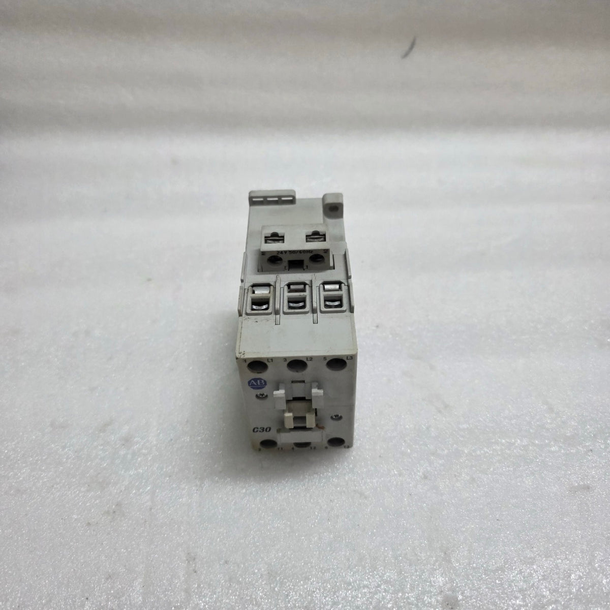 ALLEN-BRADLEY CAT 100-C30-00 SER C CONTACTOR COIL VOLTAGE 24V AC