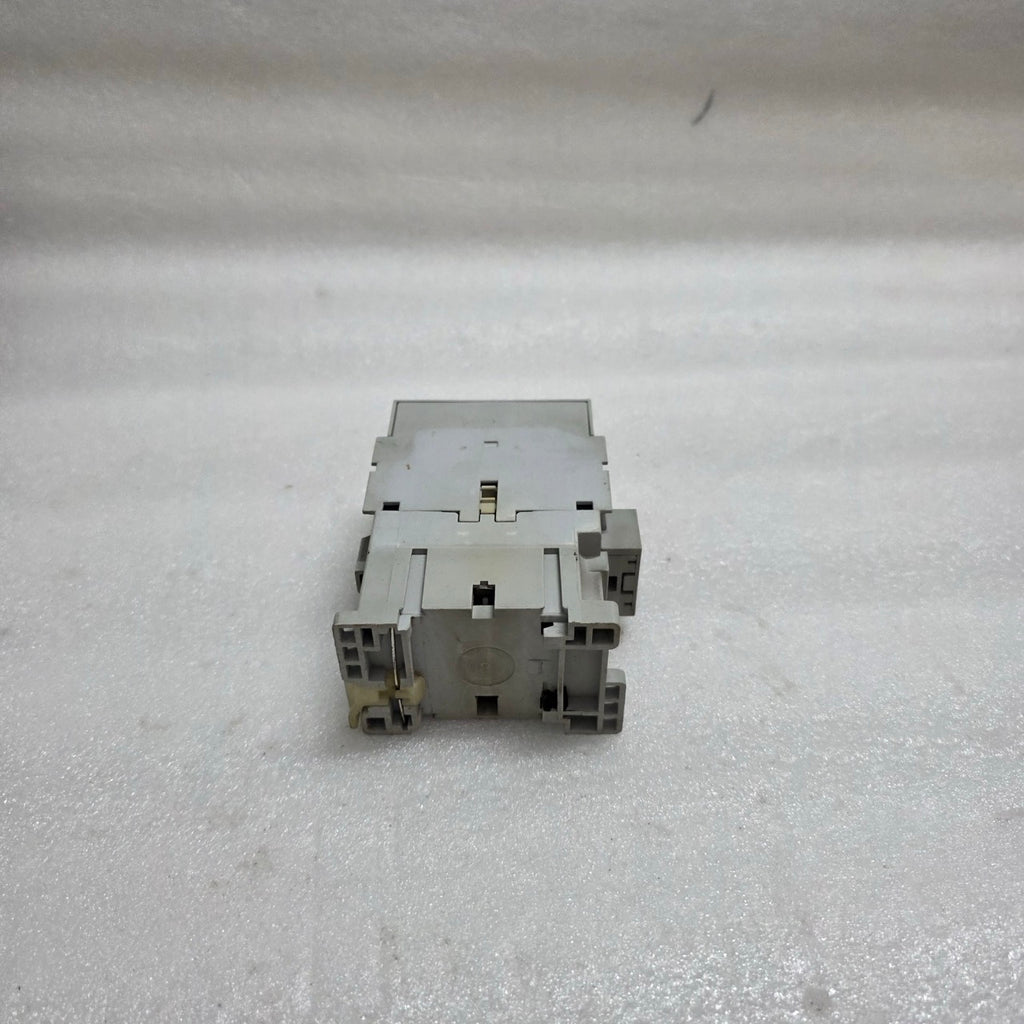 ALLEN-BRADLEY CAT 100-C30-00 SER C CONTACTOR COIL VOLTAGE 24V AC