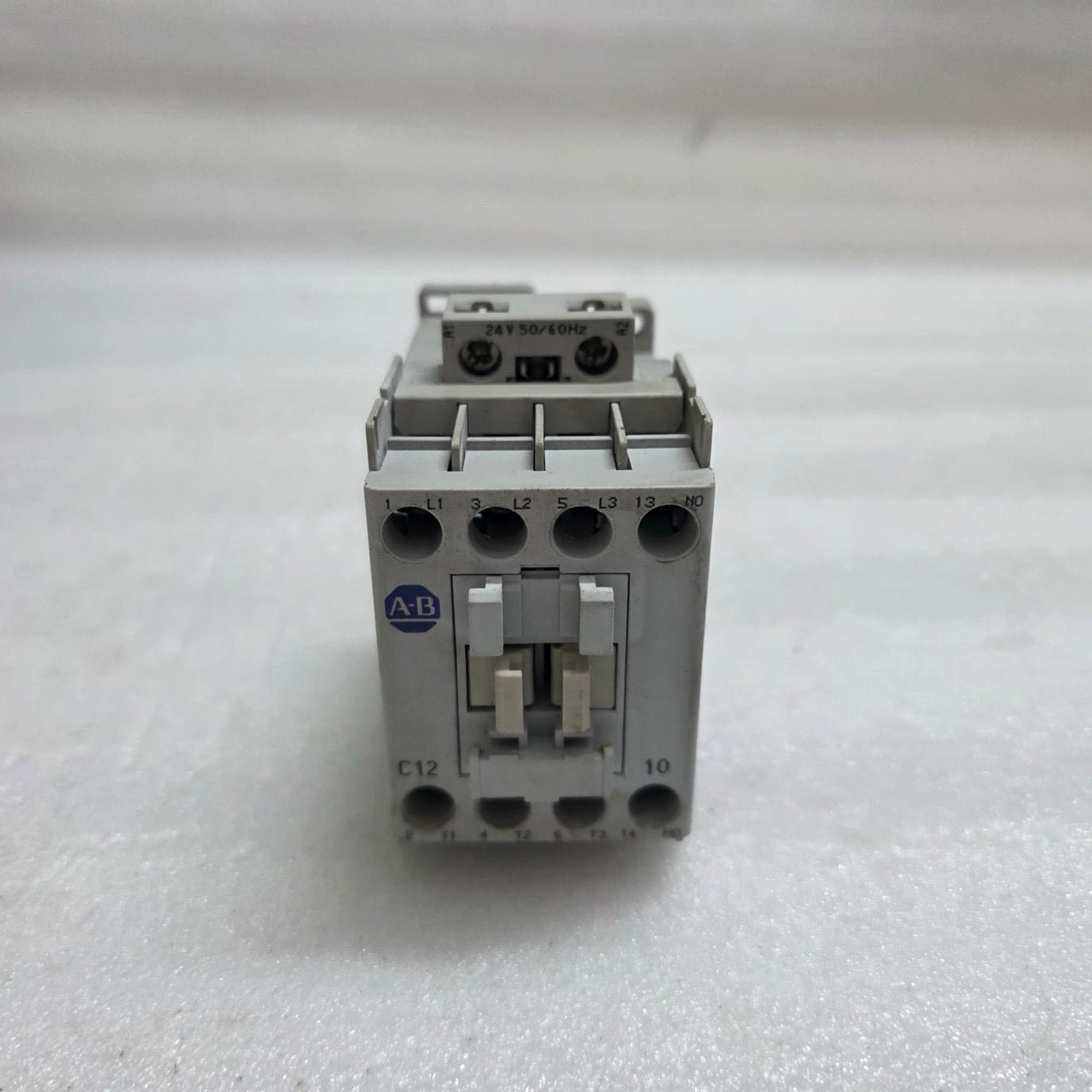 ALLEN-BRADLEY CAT 100-C12-10 SER A CONTACTOR COIL VOLTAGE 24V AC