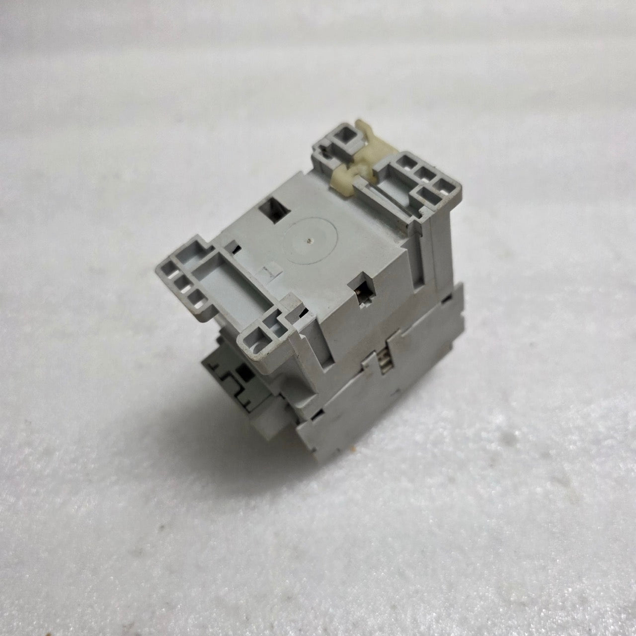 ALLEN-BRADLEY 100-C09-10 SER A CONTRACTOR COIL VOLTAGE 24V AC