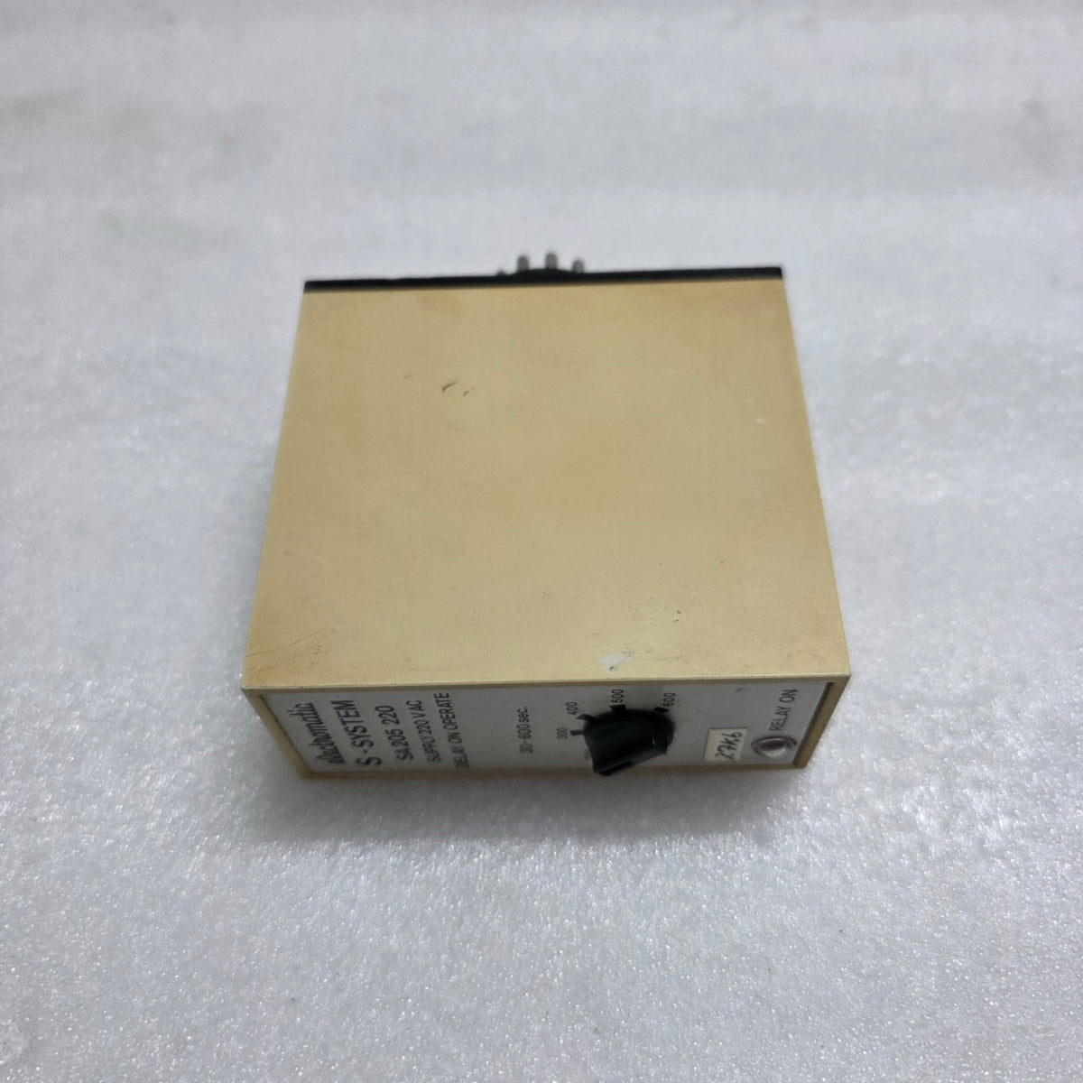 ELECTROMATIC SA 205 220 DELAY ON OPERATE TIMER RELAY 220V
