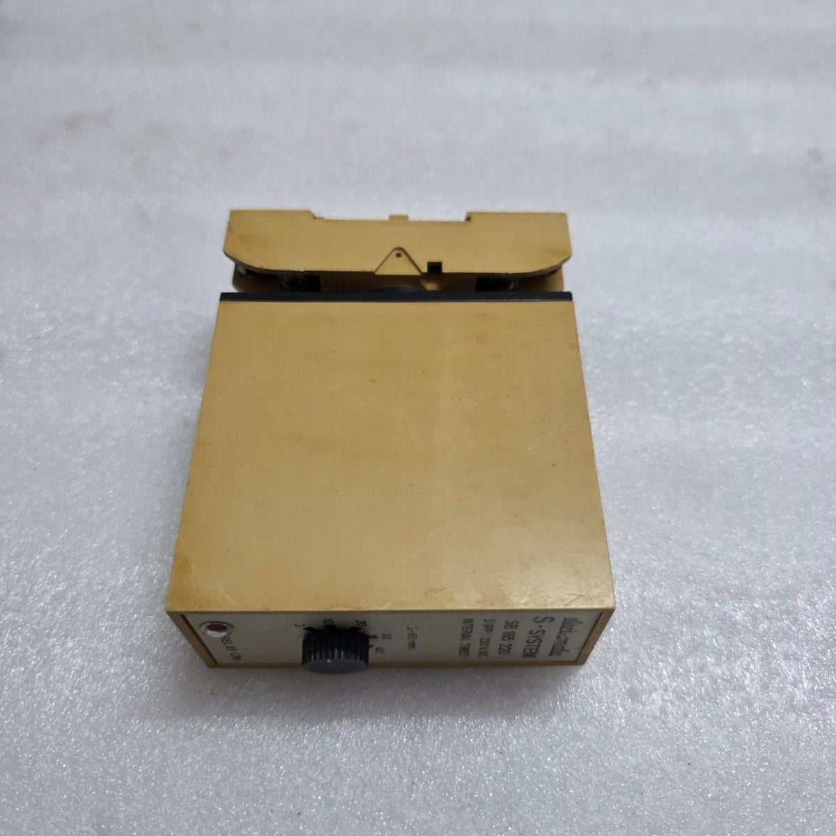 ELECTROMATIC S-SYSTEM SB 165 220 INTERVAL TIMER RELAY, 220 VAC, 3-60 MIN