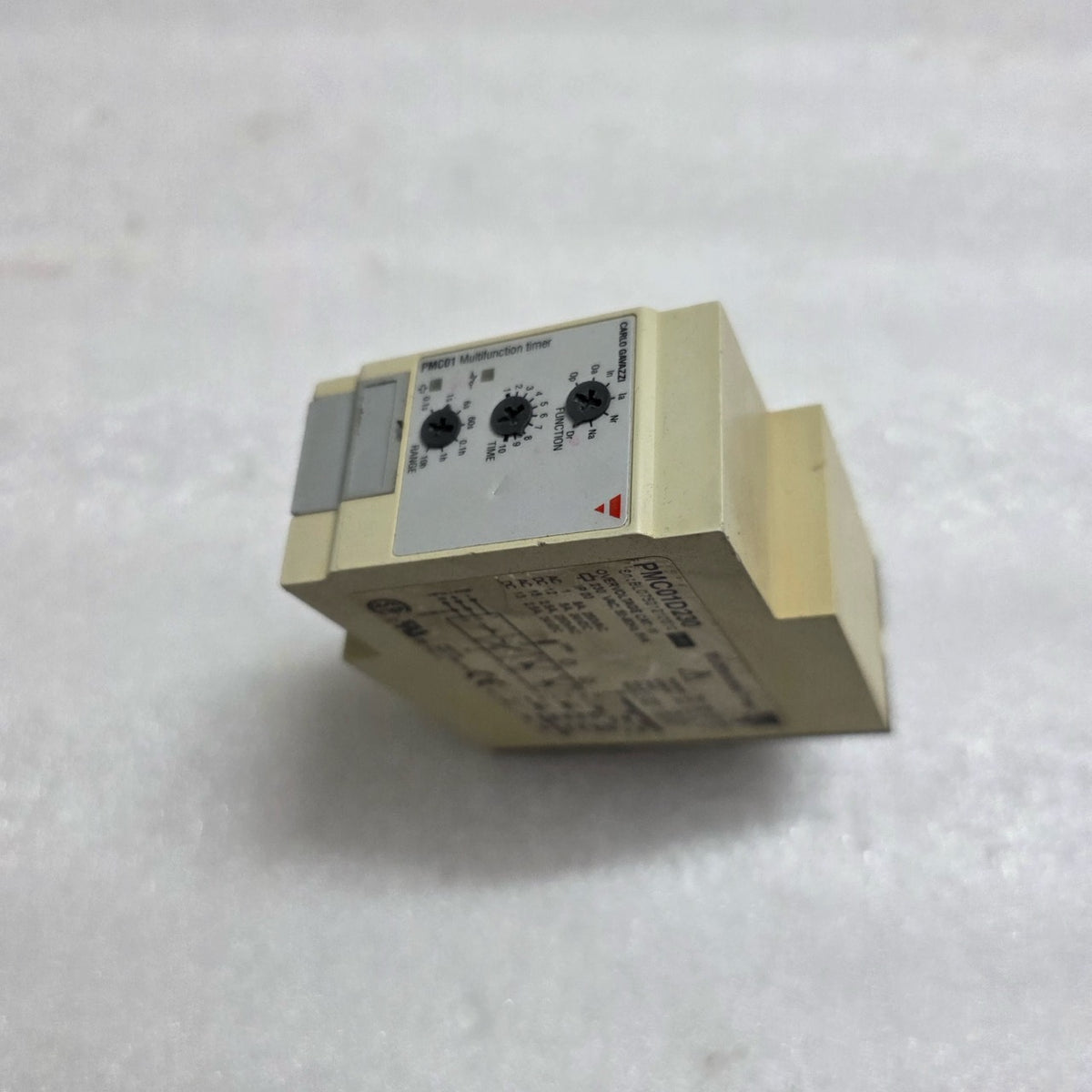 CARLO GAVAZZI PMC01D230 MULTIFUNCTION TIMER RELAY 230V