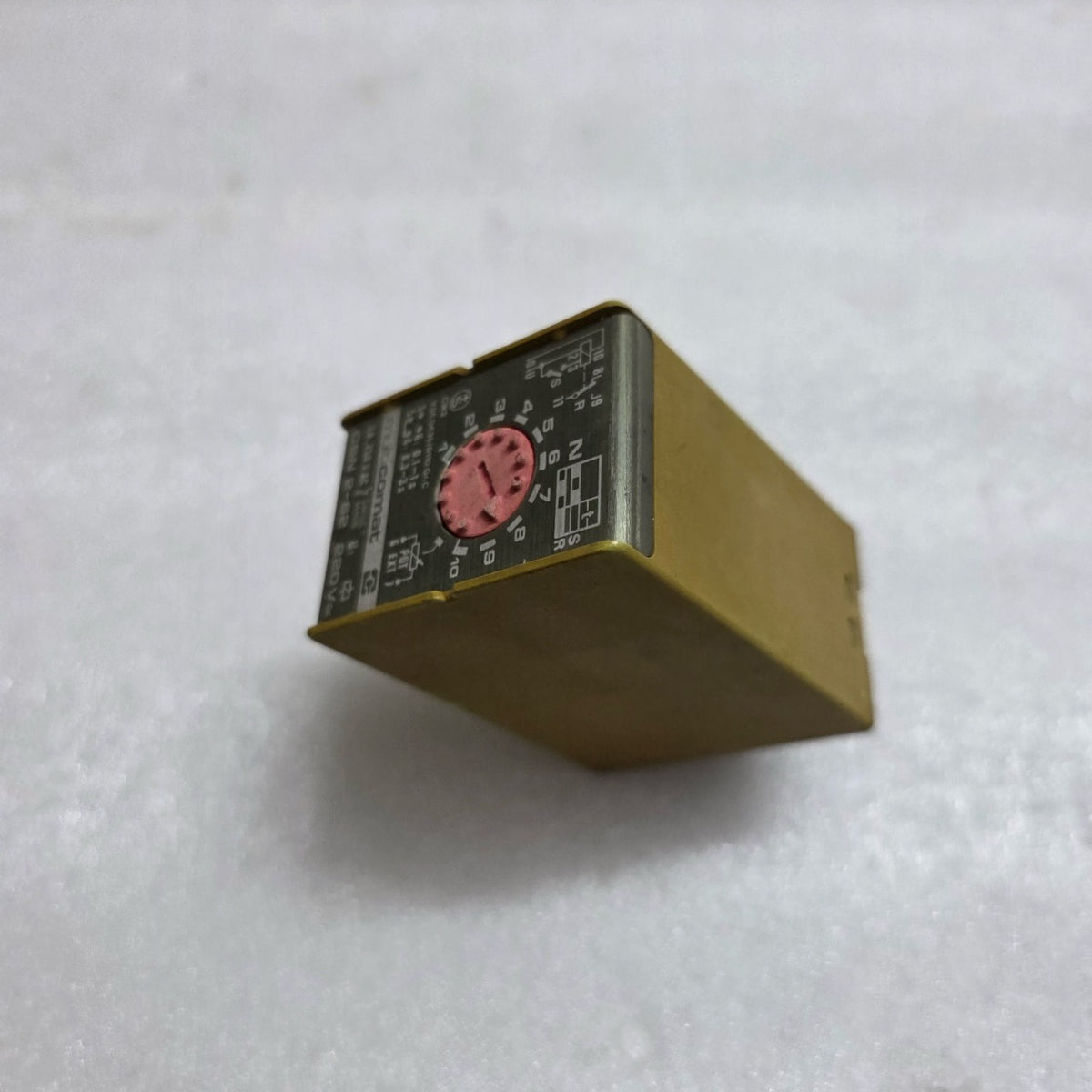 MULTICOMAT CSN 2-62 TIME DELAY RELAY 220 VAC 0.1-3S RANGE