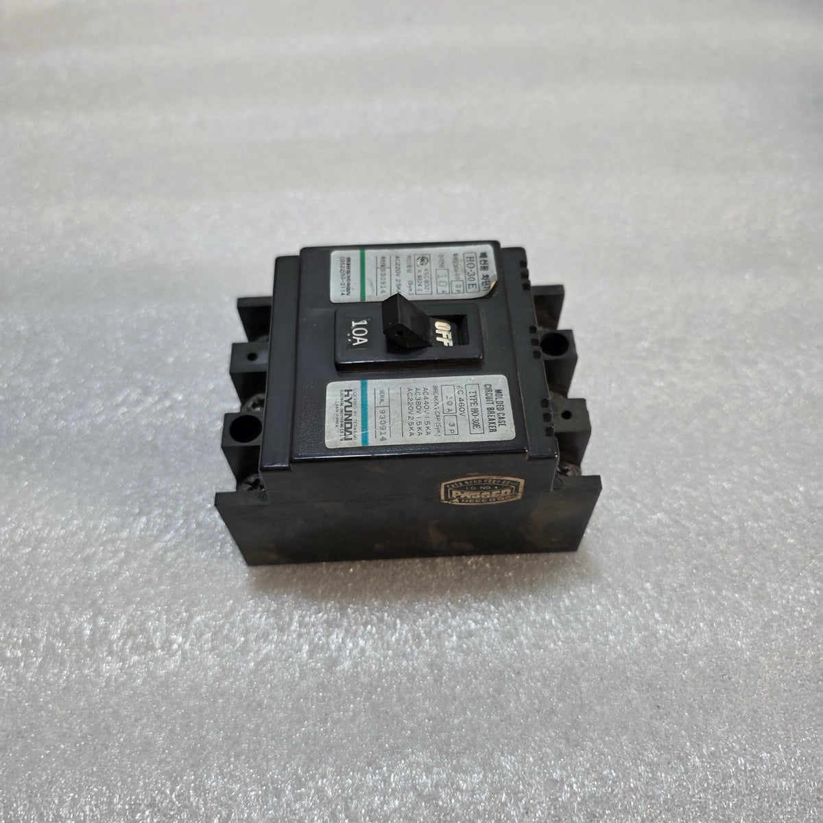 HYUNDAI ELECTRIC HO-30E 3 POLE MOLDED CASE CIRCUIT BREAKER (MCCB) 10A