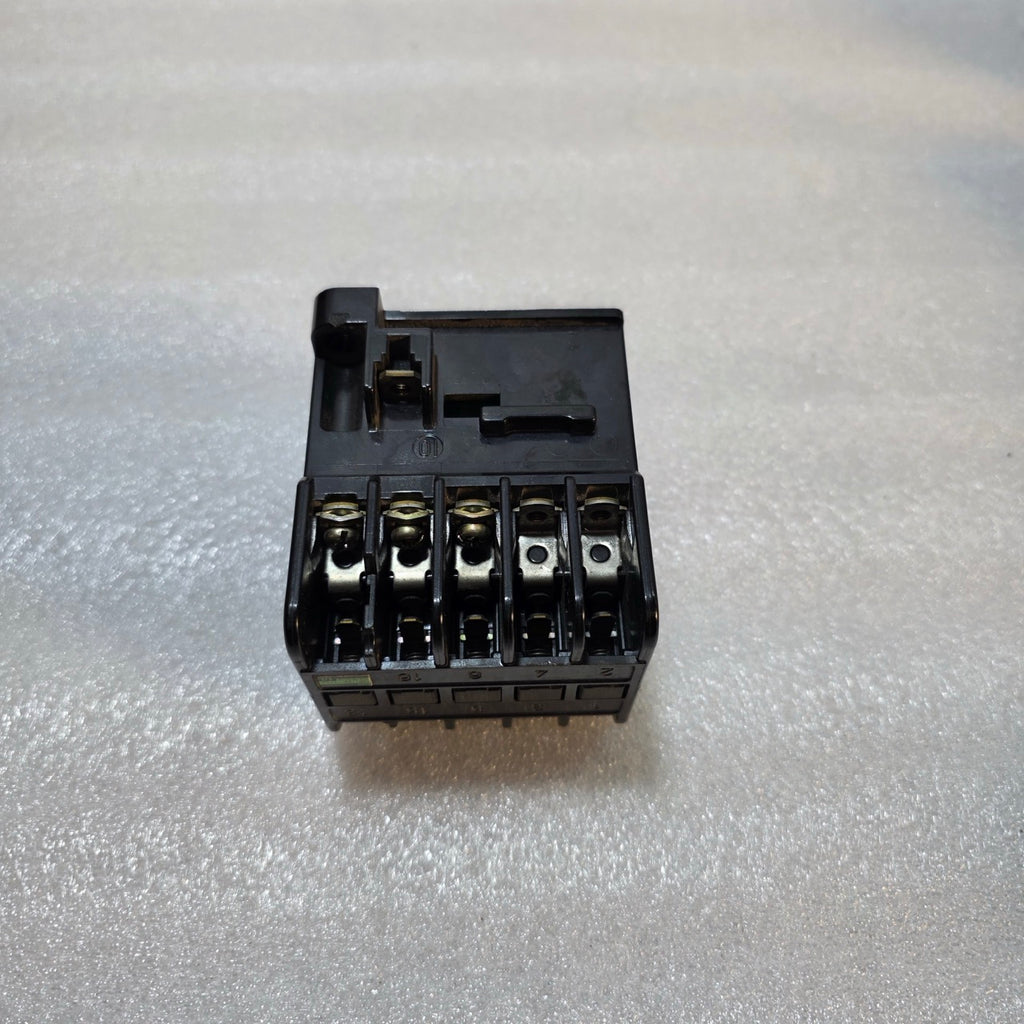 FUJI ELECTRIC SRC3631-5-1 MAGNETIC CONTACTOR 100-110V AC