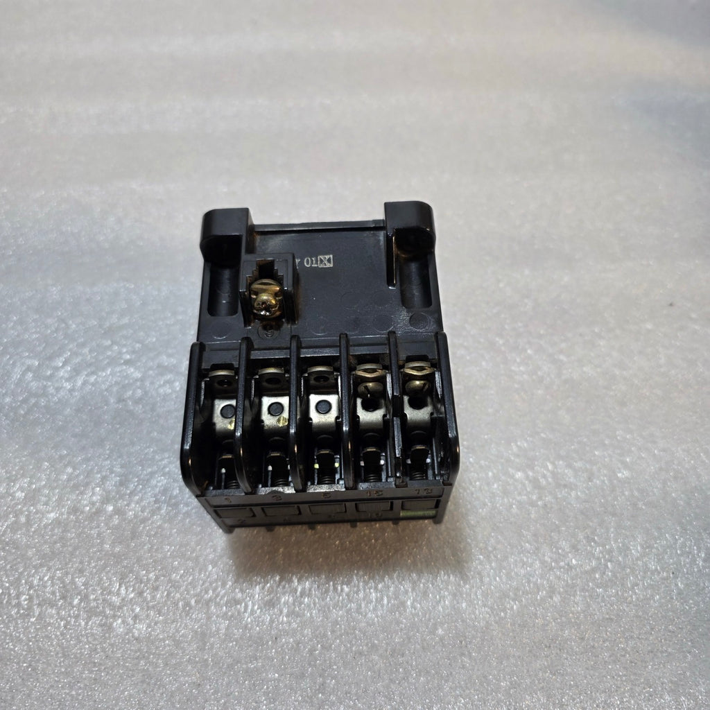 FUJI ELECTRIC SRC3631-5-1 MAGNETIC CONTACTOR 100-110V AC