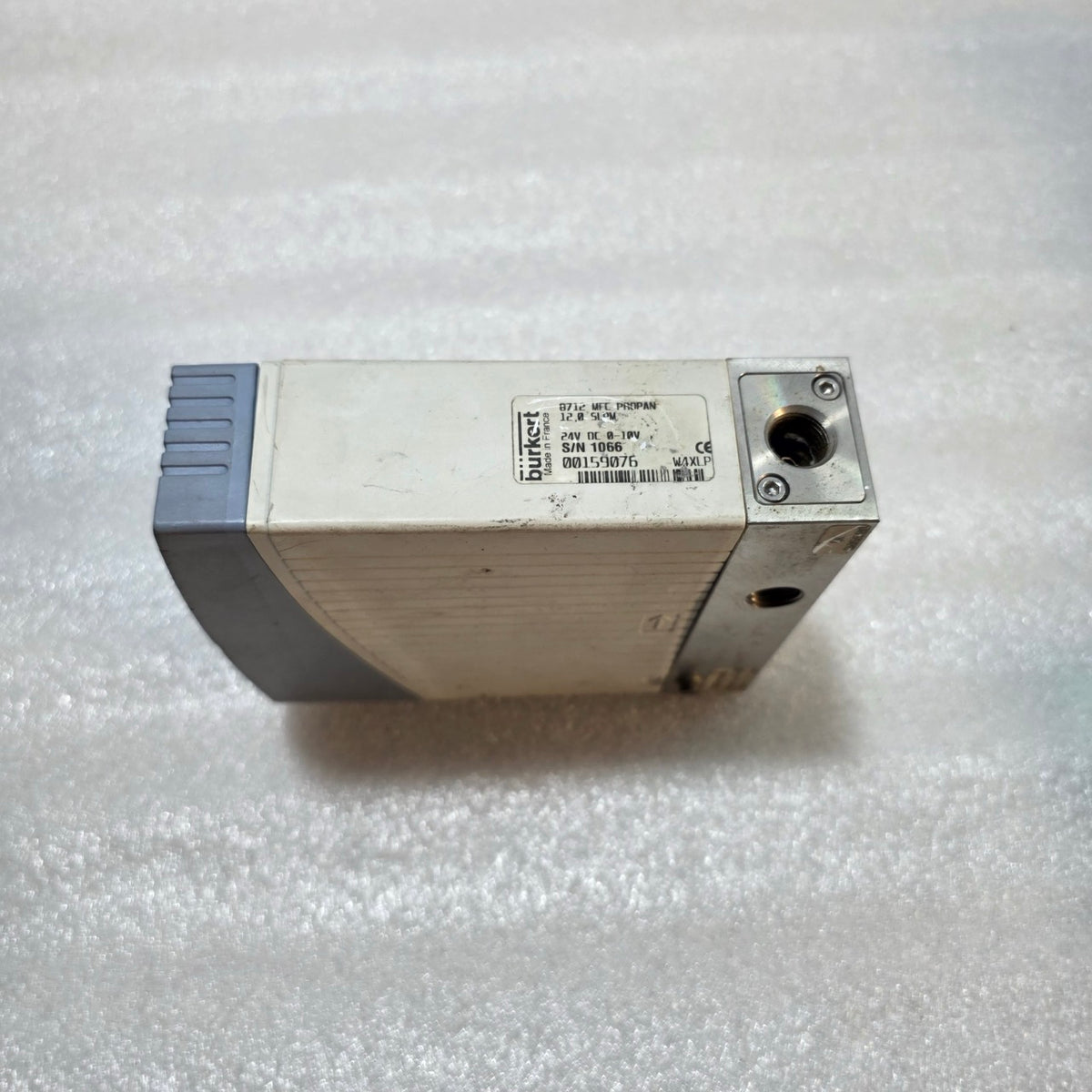 BURKERT 8712 MFC MASS FLOW CONTROLLER 00159076 24VDC