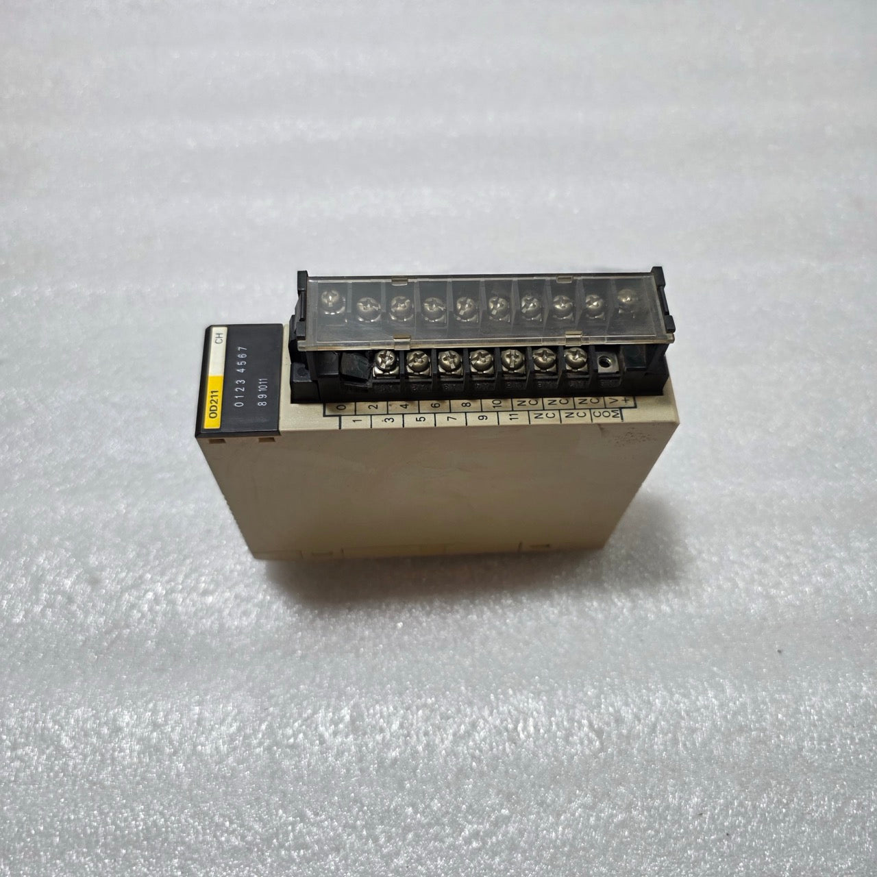 4 UNIT X OMRON C200H-OD211 TRANSISTOR OUTPUT MODULE LOT OF 4