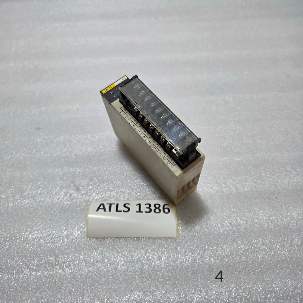 4 UNIT X OMRON C200H-OD211 TRANSISTOR OUTPUT MODULE LOT OF 4