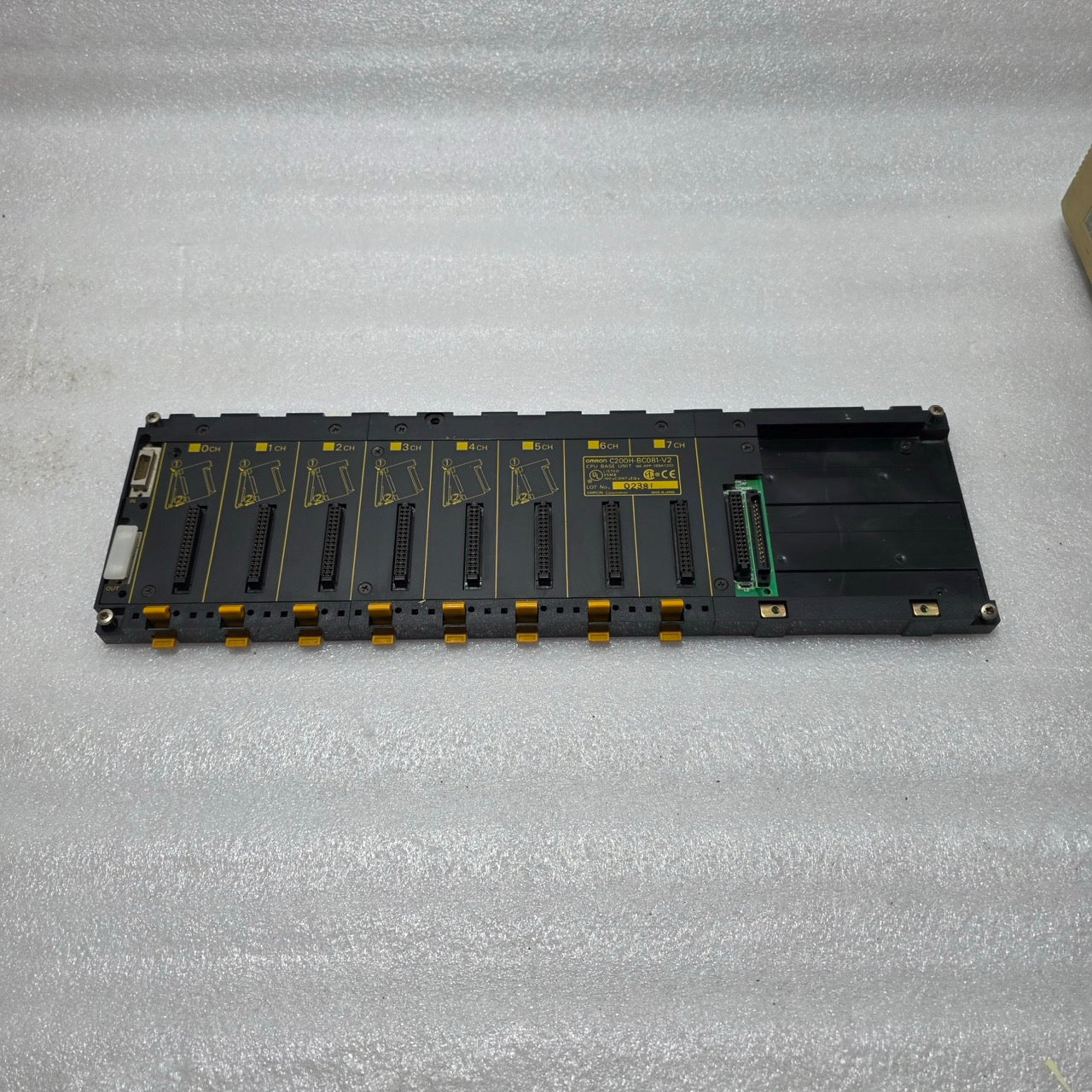 OMRON C200H-BC081-V2 CPU BASE UNIT / 8-SLOT BACKPLANE RACK