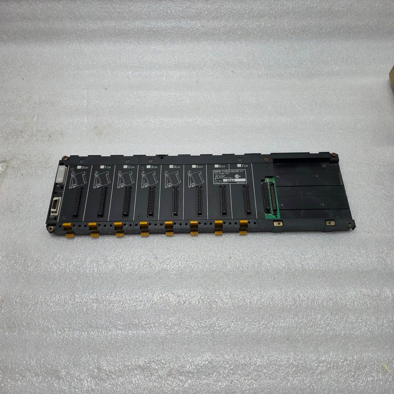 OMRON C200H-BC081-V1 CPU BASE UNIT / 8-SLOT BACKPLANE RACK