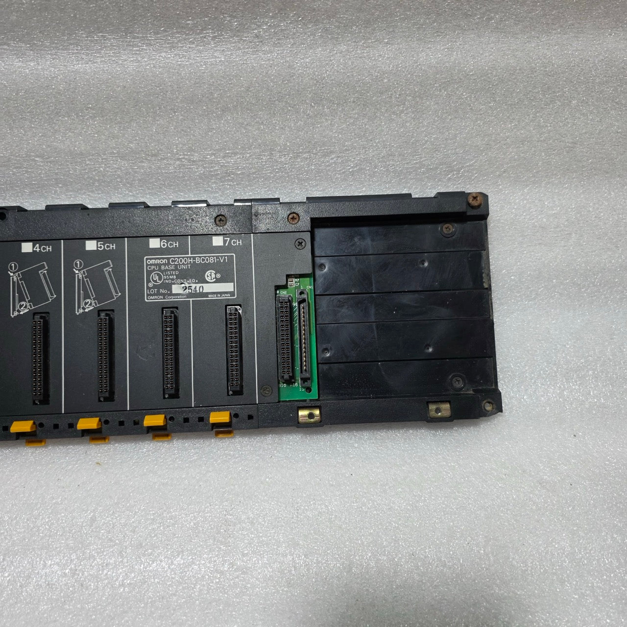 OMRON C200H-BC081-V1 CPU BASE UNIT / 8-SLOT BACKPLANE RACK