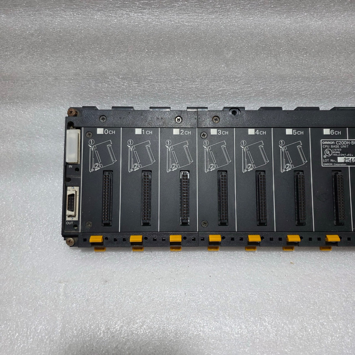 OMRON C200H-BC081-V1 CPU BASE UNIT / 8-SLOT BACKPLANE RACK