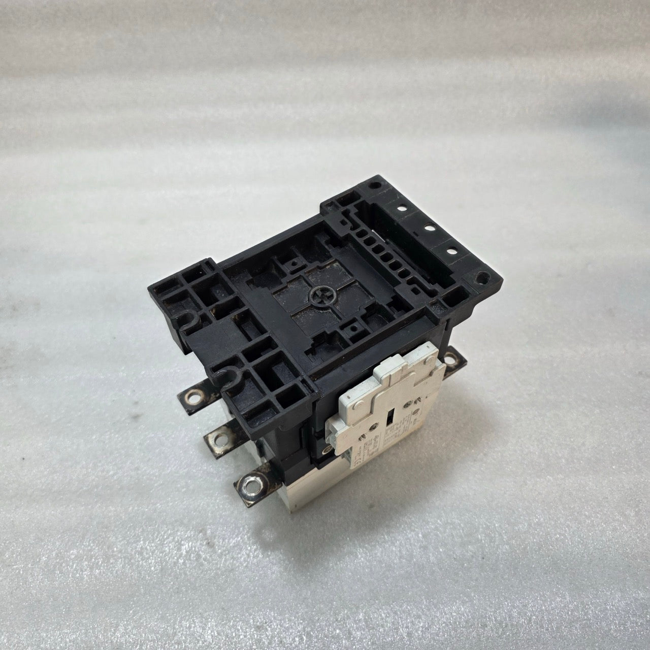 GENERAL ELECTRIC CK75CA300 3-POLE MAGNETIC CONTACTOR 150A