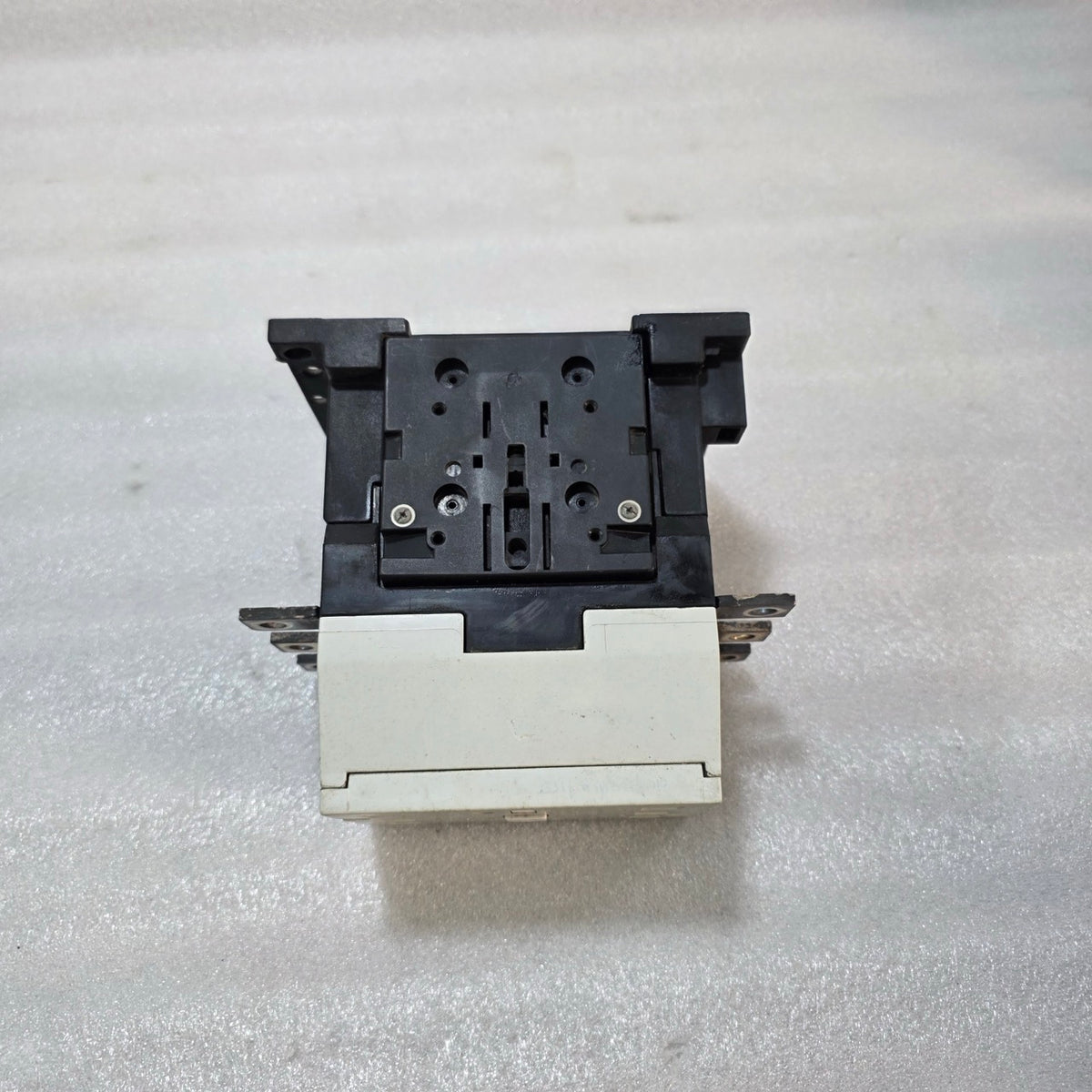 GENERAL ELECTRIC CK75CA300 3-POLE MAGNETIC CONTACTOR 150A 690V BCLL11