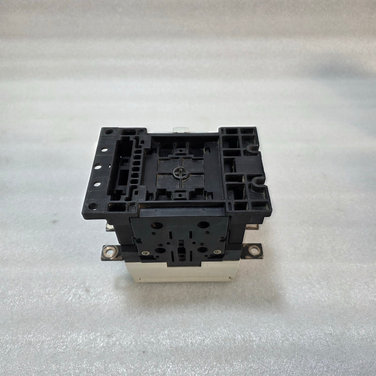 GENERAL ELECTRIC CK75CA300 3-POLE MAGNETIC CONTACTOR 150A 690V BCLL11