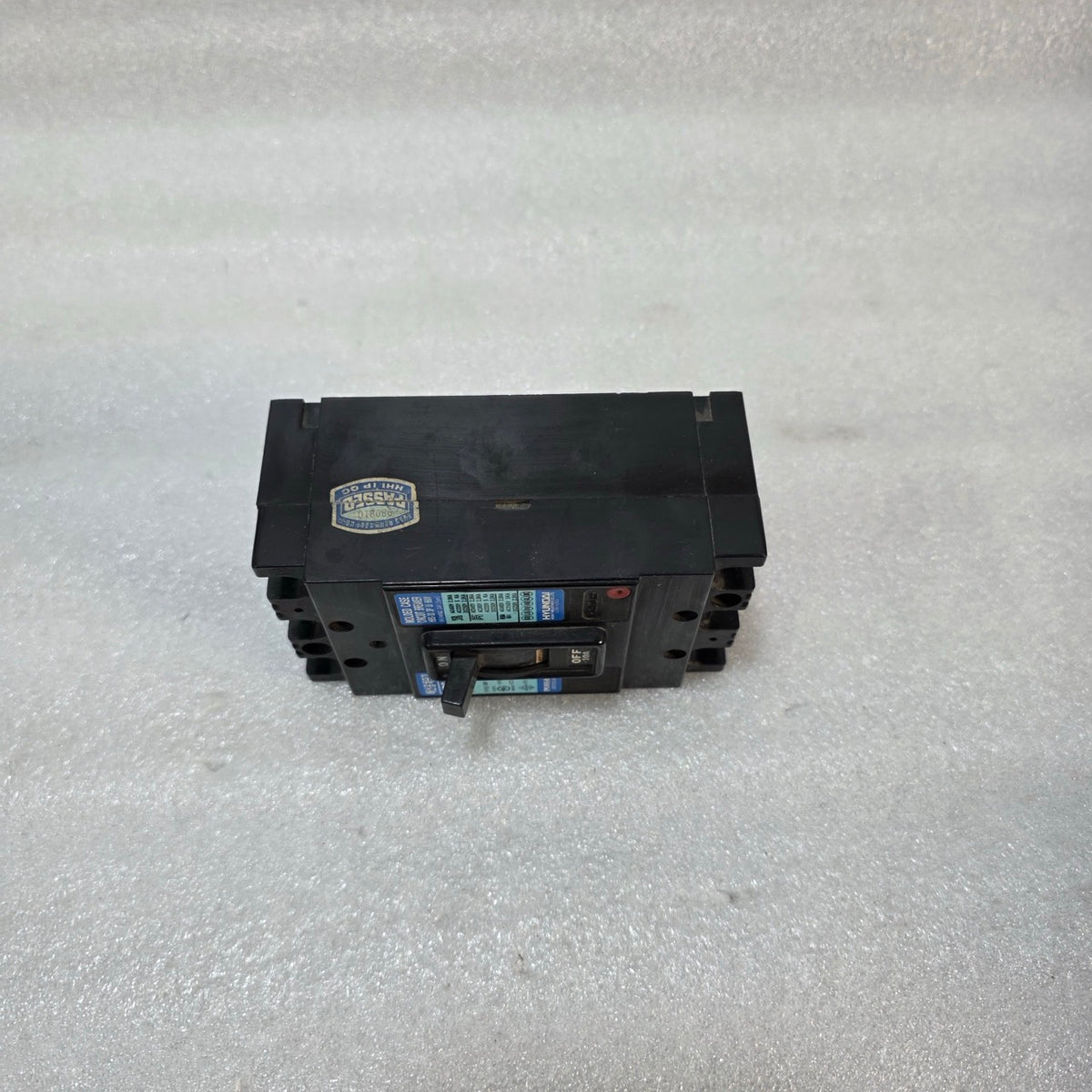 HYUNDAI HBS-33 3-POLE CIRCUIT BREAKER 10A