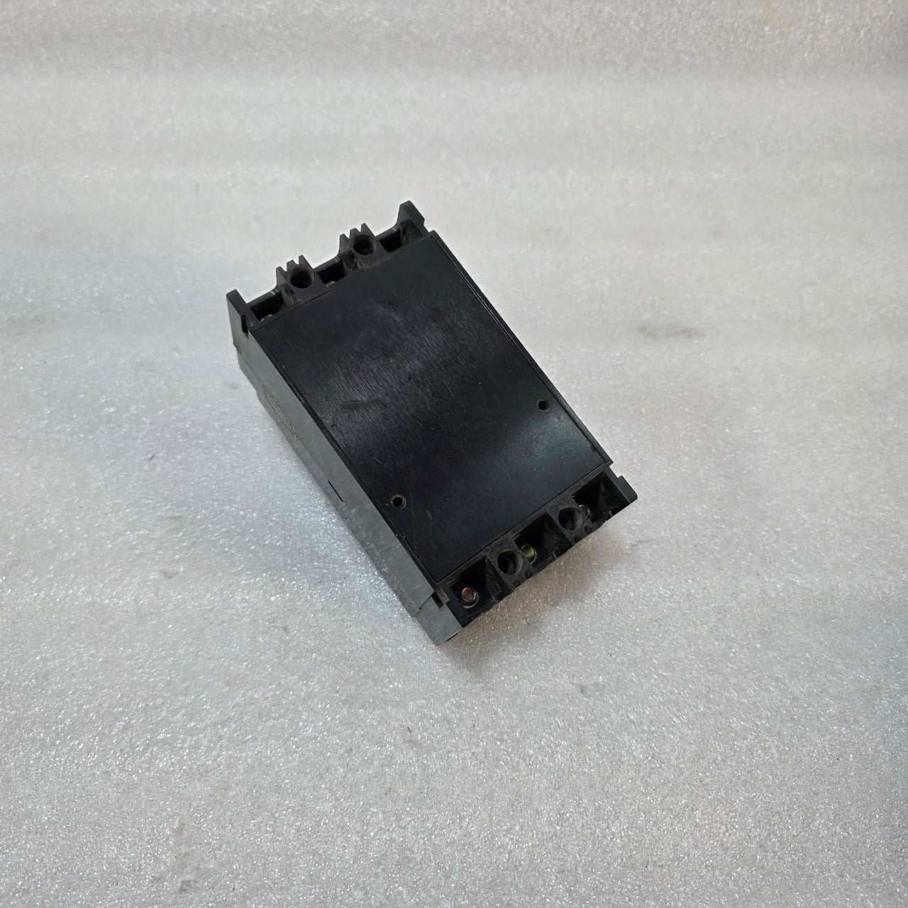 HYUNDAI HBS-33 3-POLE CIRCUIT BREAKER 10A